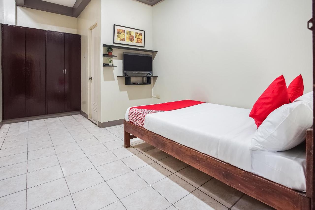 Oyo 474 Urbandeca Tower 316 - Nizami Condotel Mandaluyong Екстериор снимка